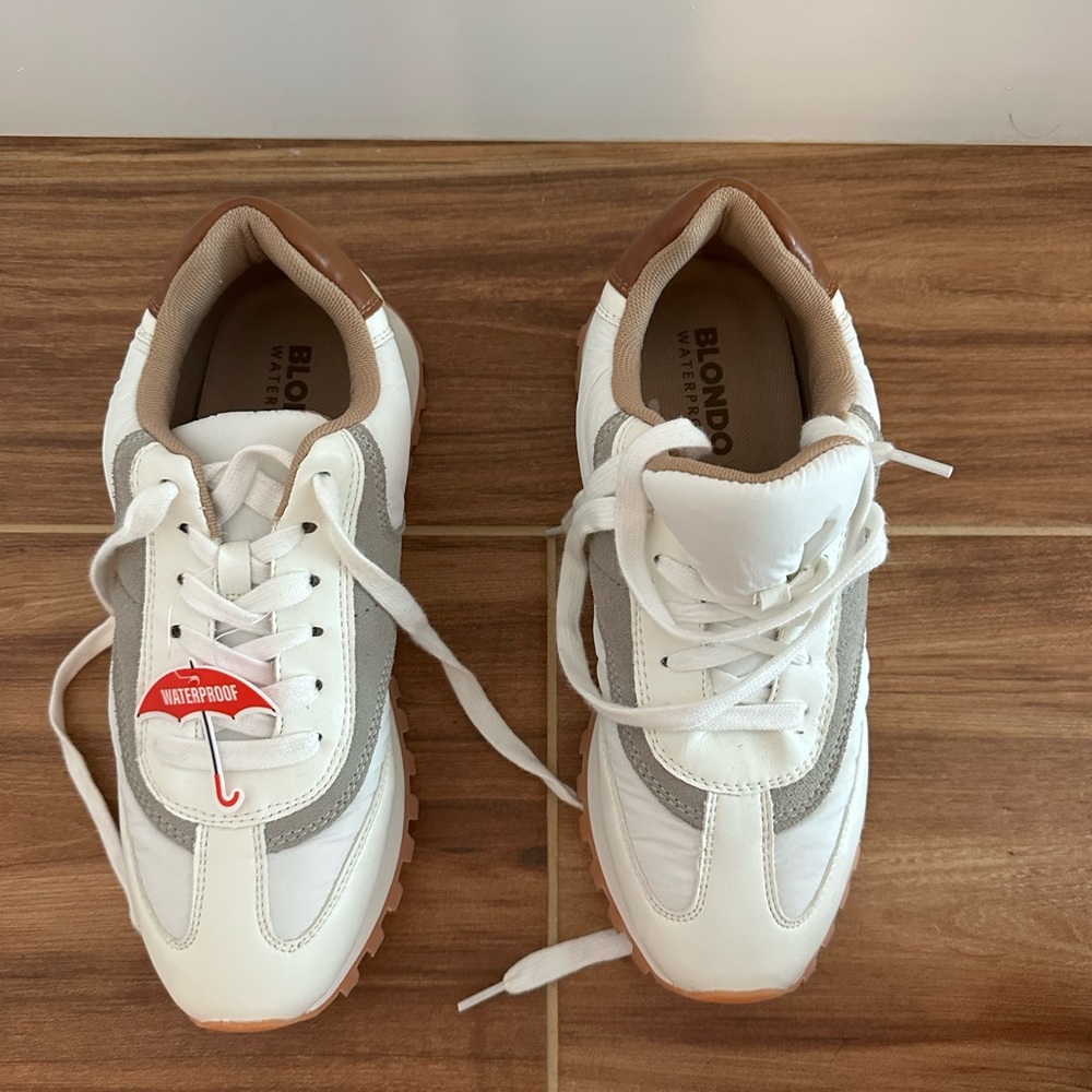 Blondo Women's White and Gray Sneakers